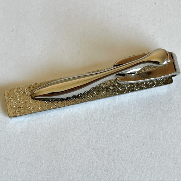 Vintage Silver Tone Striped Tie Clip With Blue Sapphire Rhinestone Inlaid - Picture 5 of 6